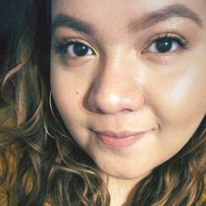 Meet your Posher, Priscila